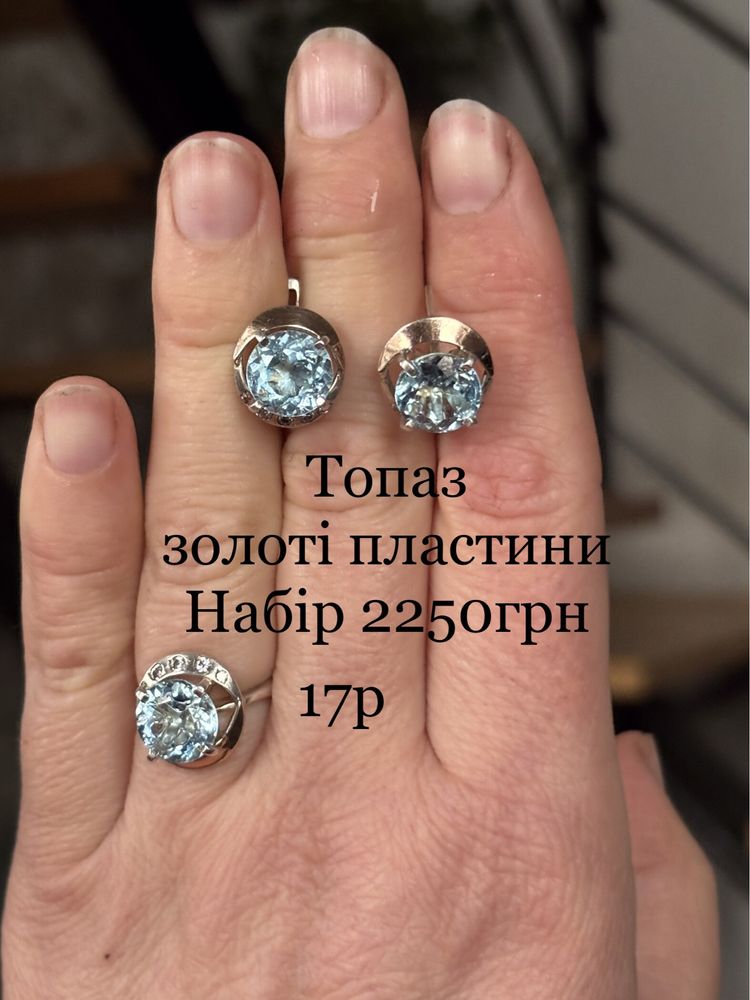 Різні сережки срібні серебро гранат топаз