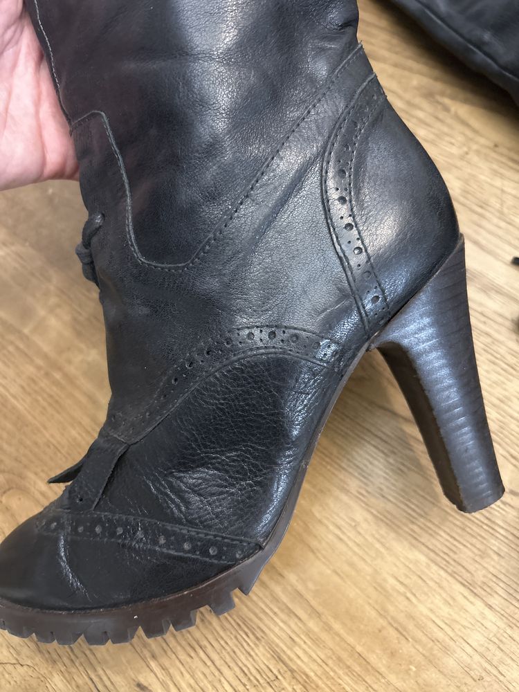 Botas Baltarini 39 pele pretas tacão