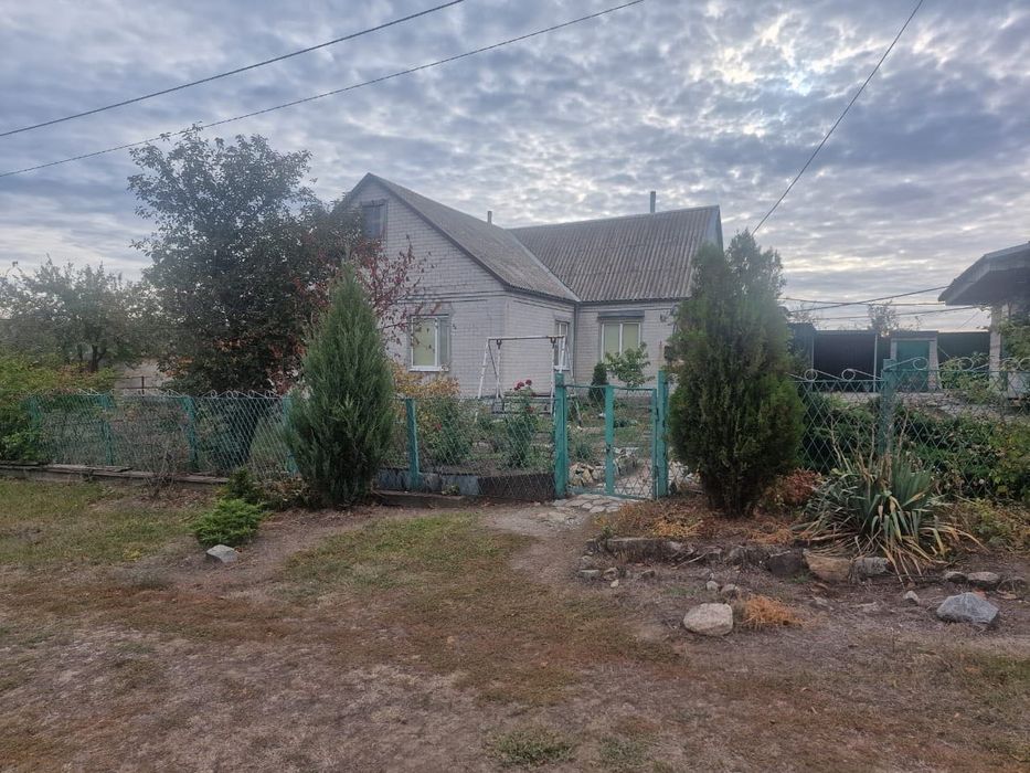 Продається будинок з господарством