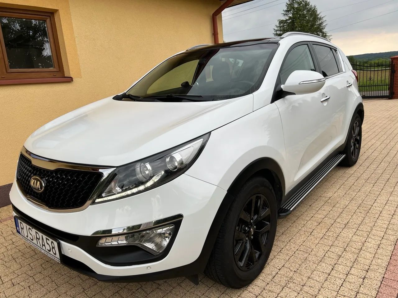 Kia Sportage Wyjątkowa Kia Sportage Platinum Edition – Gotowa do Drogi!