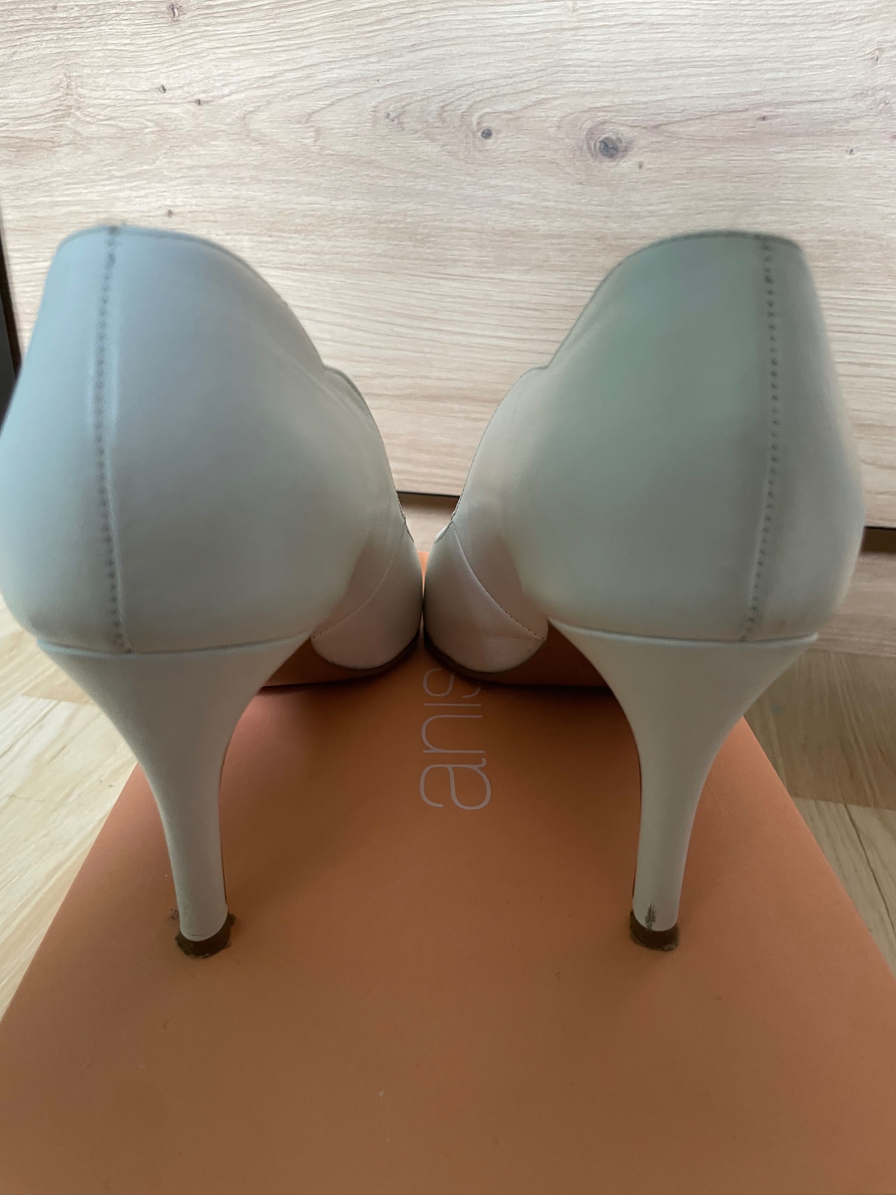 Buty na obcasie białe Anis Erin 39