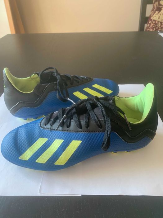 Chuteiras Adidas - Tamanho 37