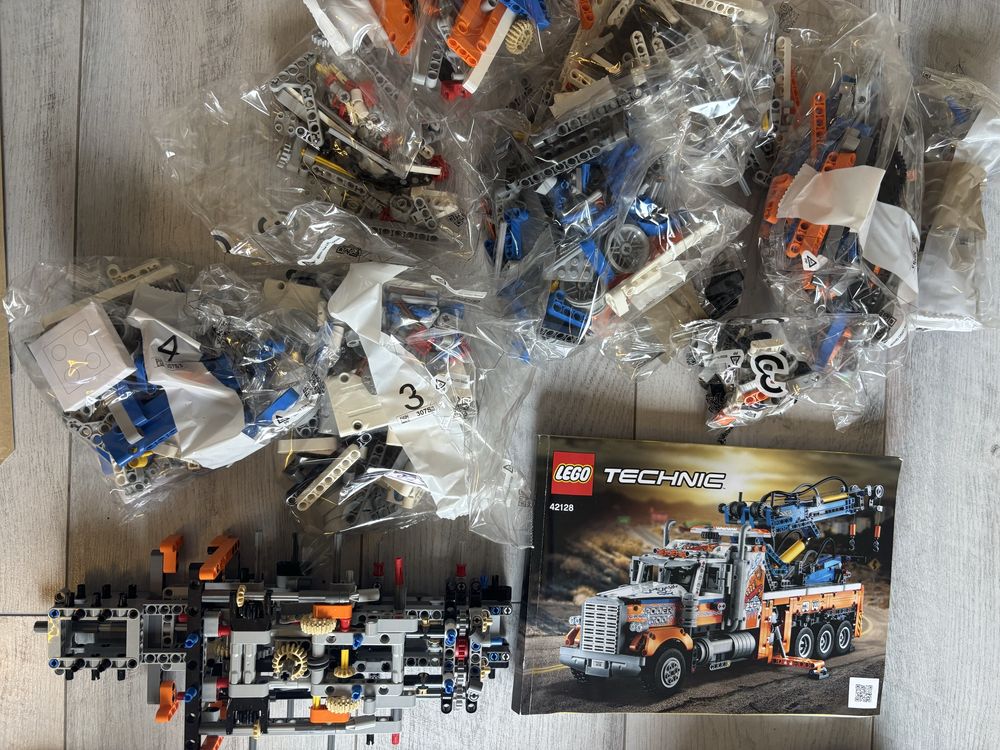 LEGO Technic 42128 Ciężki samochód pomocy drogowej
