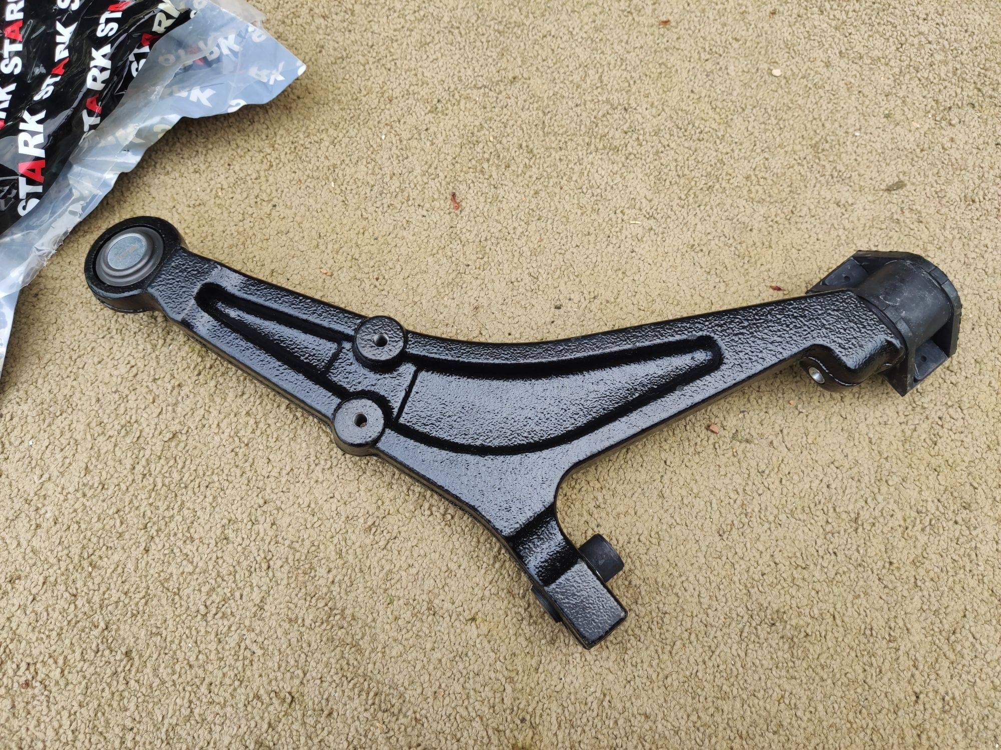 Braço suspensão esquerdo Peugeot 106 / Citroen novo.