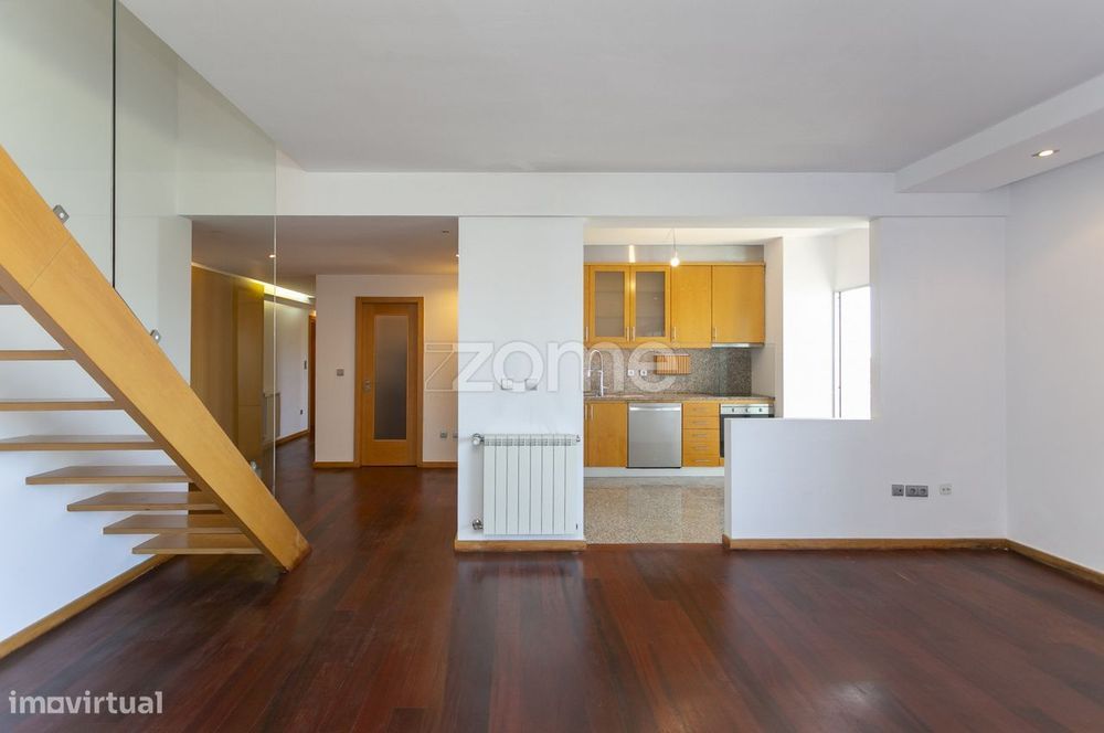 T4 Duplex com terraço e vistas até ao mar