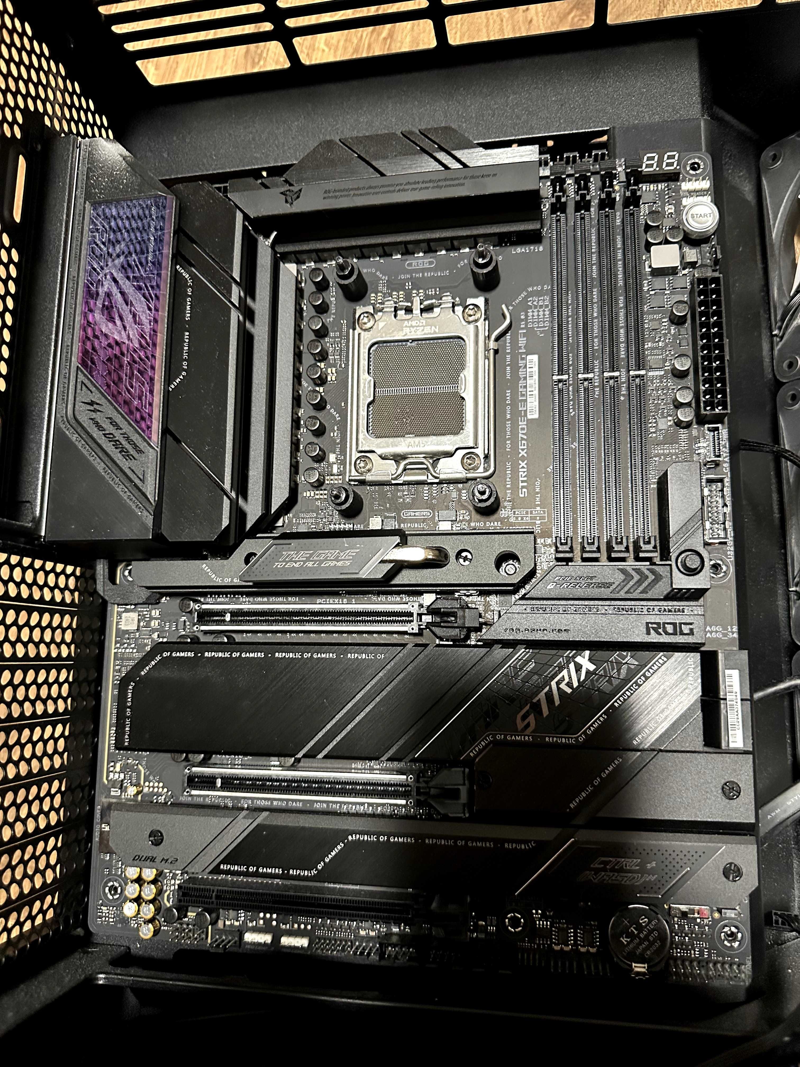 Материнська плата MSI MPG X670E CARBON WIFI DDR5 гарантия 36 месяцев