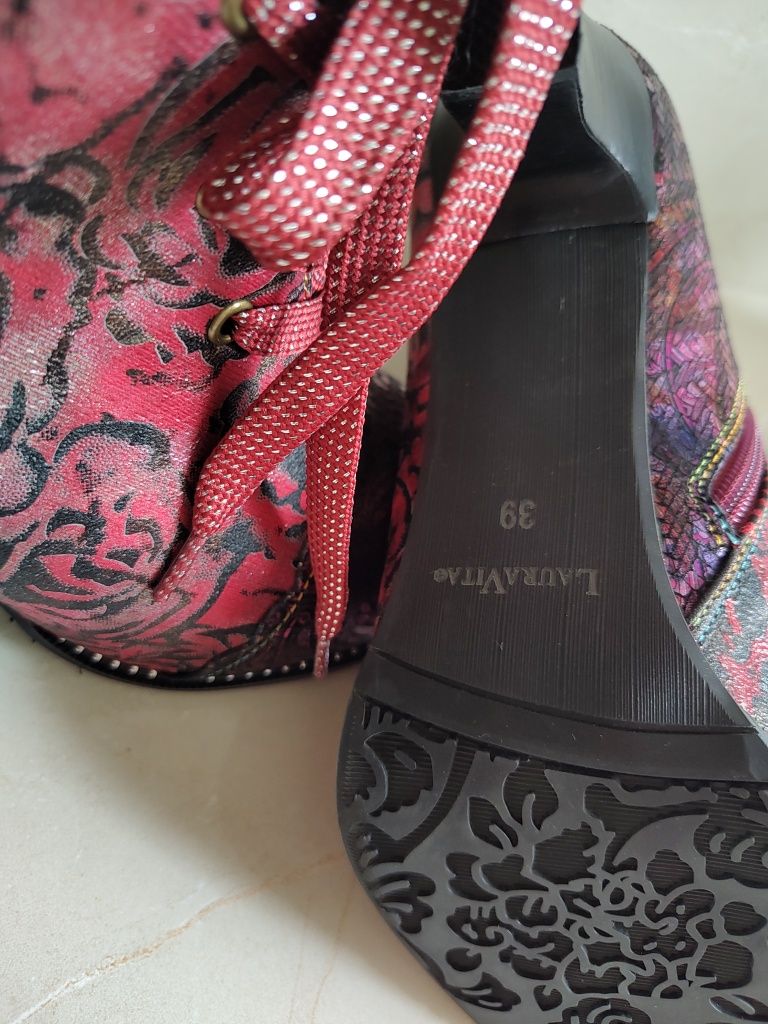 Nowe (bez metki) botki Laura Vita - r.39