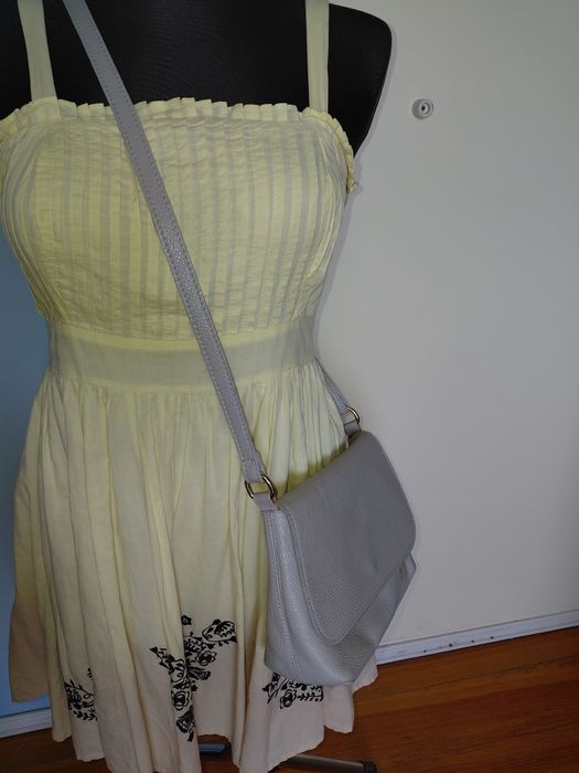 Skórzana szara torebka Venezia listonoszka złote dodatki