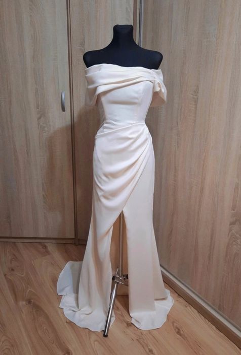 Drapowana suknia ślubna z gorsetem maxi z trenem  Asos Bridal