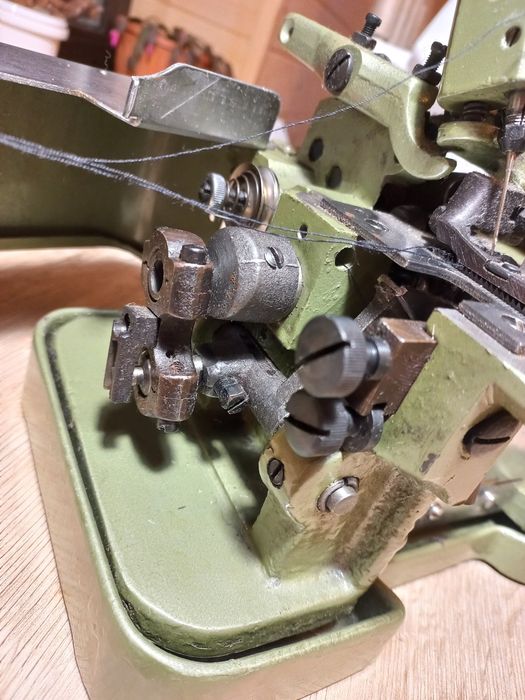 Продам оверлок Китай