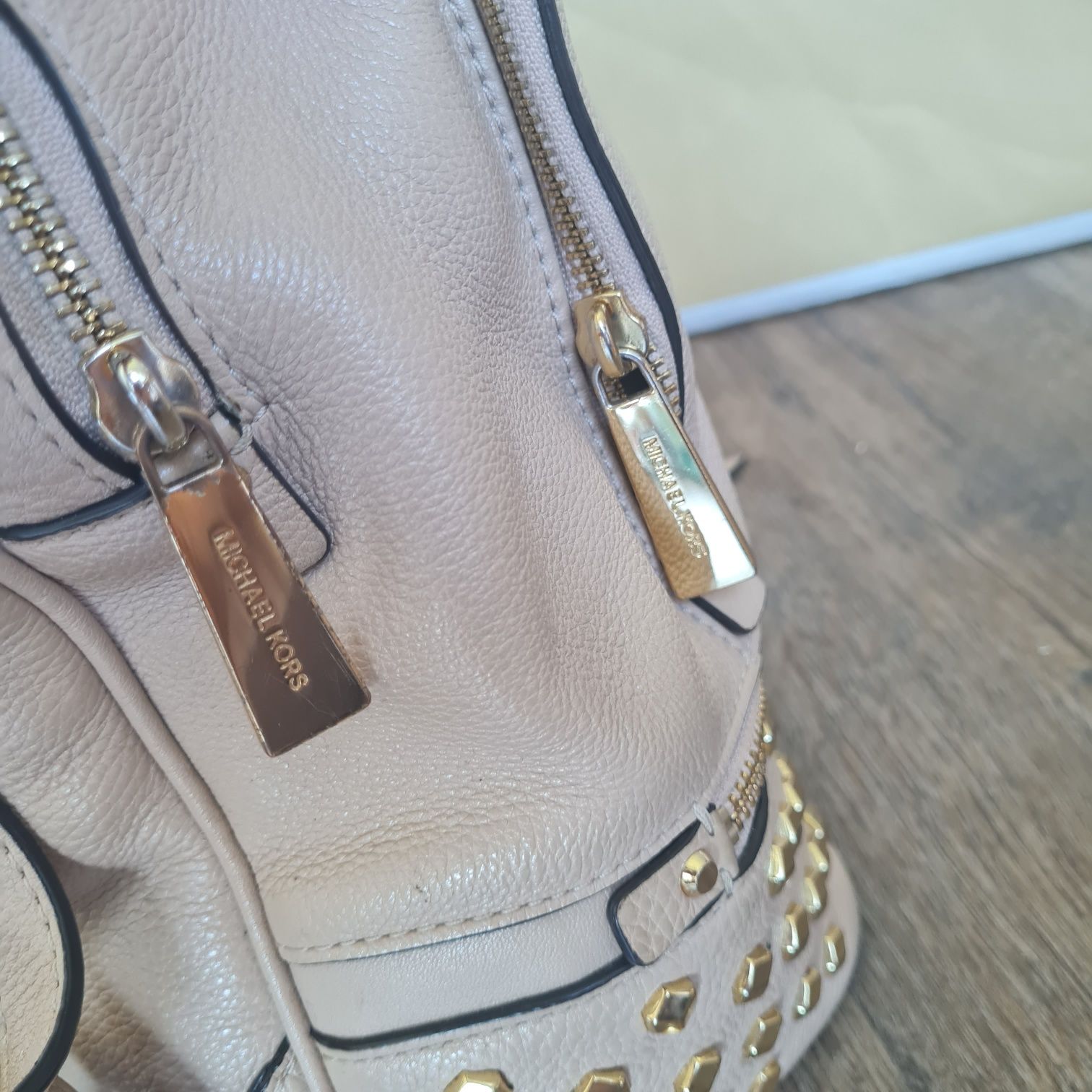 Michael Kors plecak plecaczek rhea beżowy logo duży mk monogram logowa