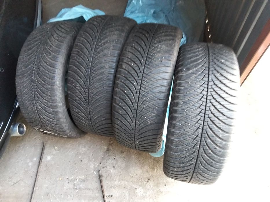 Opony wielosezonowe GoodYear Vector 4 Seasons.