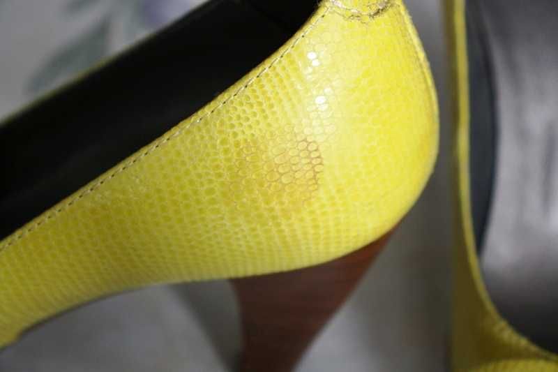 Sandálias em pele peep toe amarelo mostarda T.36