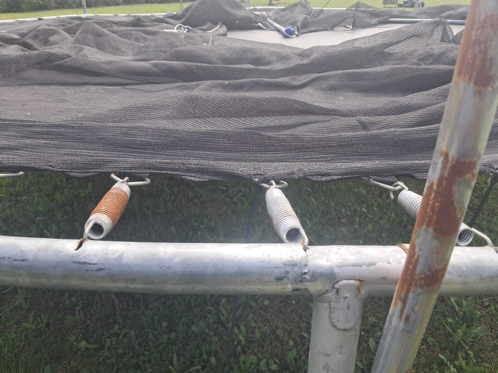 Trampolina uszkodzona