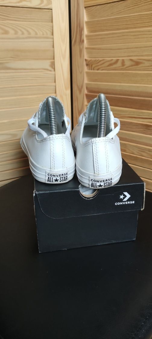 Białe skórzane trampki Converse Rozmiar 35