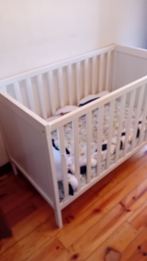 Berço Ikea com colchão