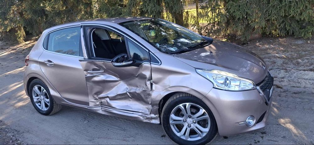 Peugeot 208 benzyna