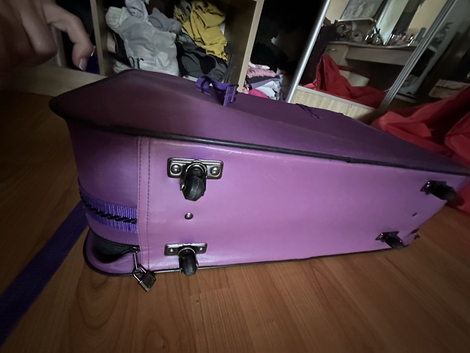 Чемодан оригинальный