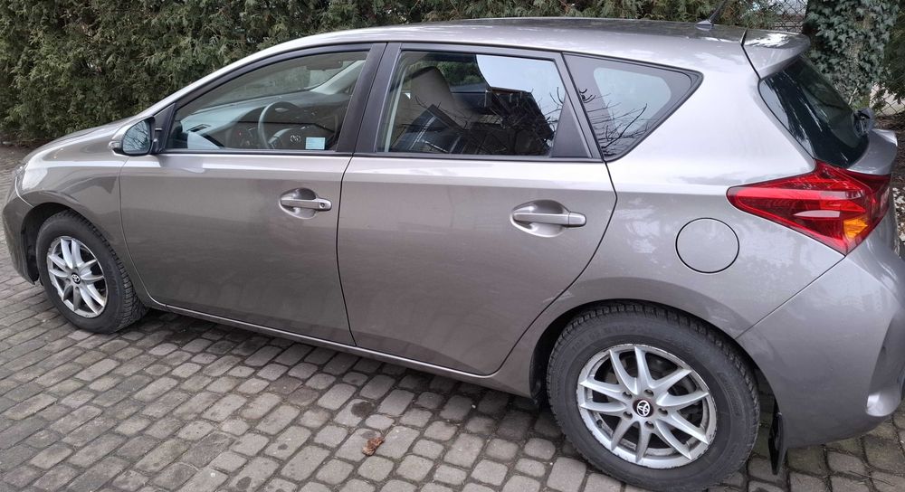 Toyota Auris 2013, 260000 km, benzyna-gaz