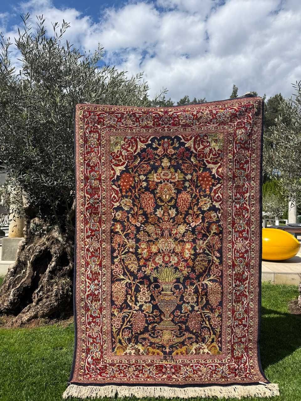 Kaszmirowy z 1979 r. tkany dywan perski Iran Goum 200x120 gal. 12 tys