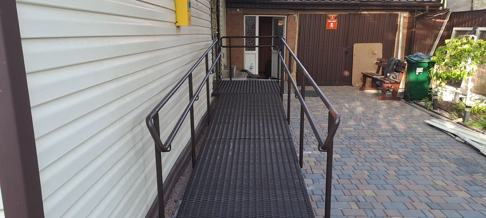 Металеві конструкції на замовлення лавки гойдалки сходи навіси пандус