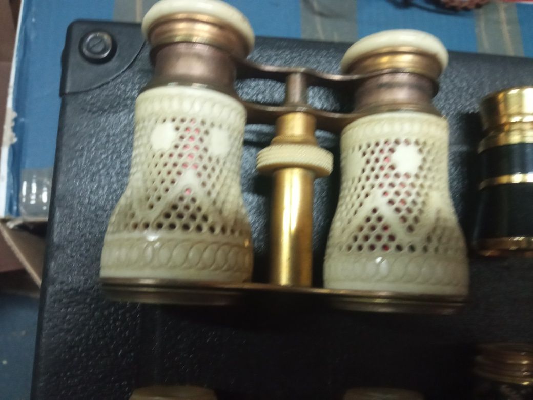 Fabulosa coleção de binóculos de ópera. Impecável.