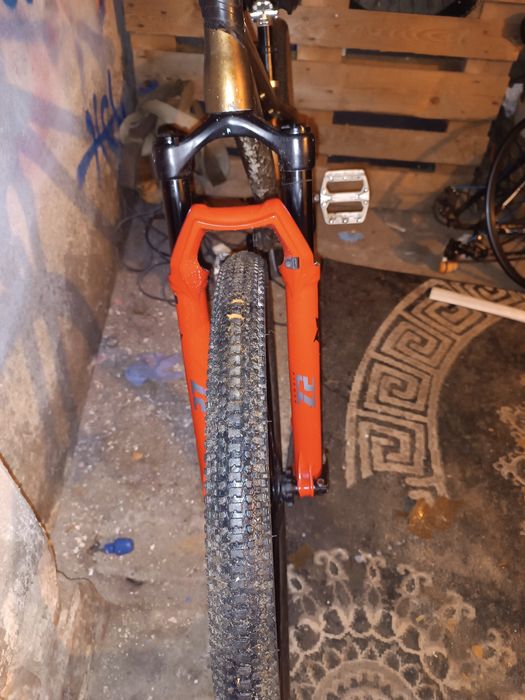 Przedni amortyzator marzocchi bomber z2