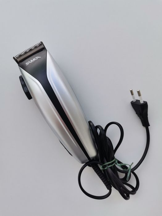Máquina corte cabelo eléctrica.