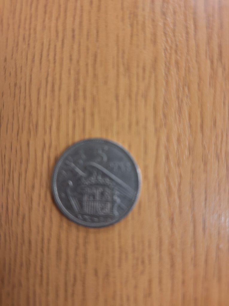 Moeda rara de cinco pesetas de 1957 estrela 58 do Franco