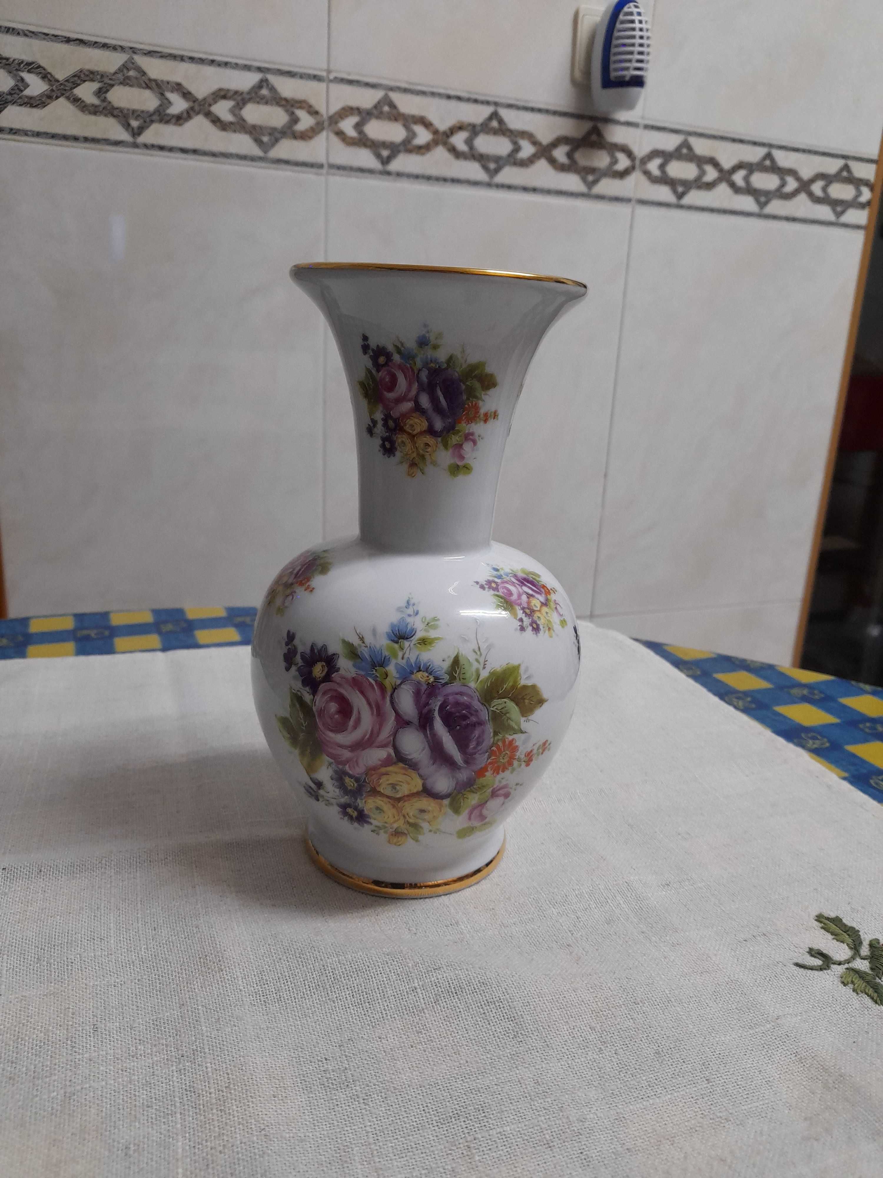 Jarra decorativa em porcelana (Encarnação - Portugal)