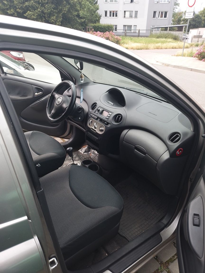 Toyota Yaris 1.0 benzyna 2004