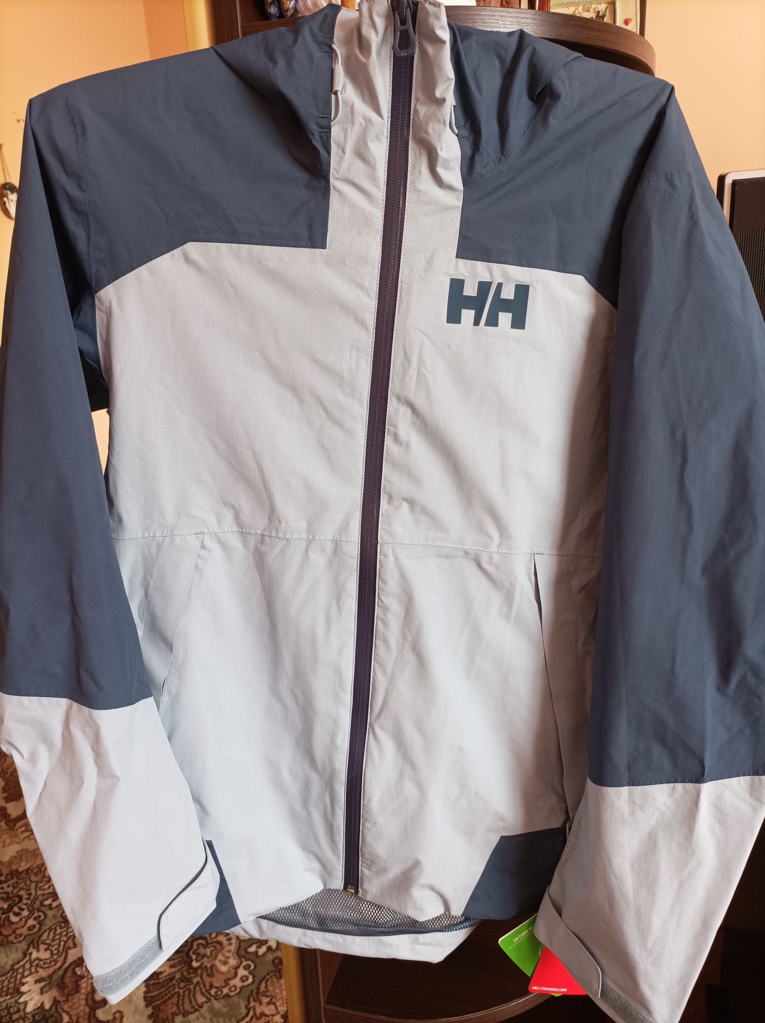Куртка вітровка, фірми Helly Hansen