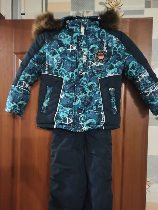 Продам зимний комбинезон для мальч тоика