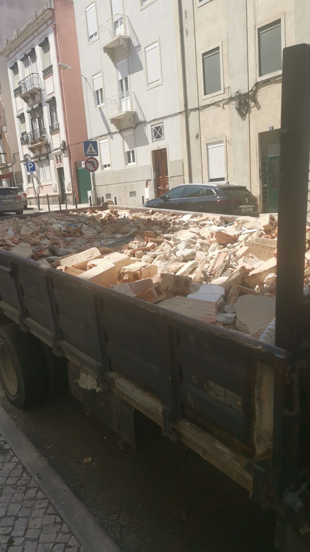 Carrinha pra frte e transporte de entulho