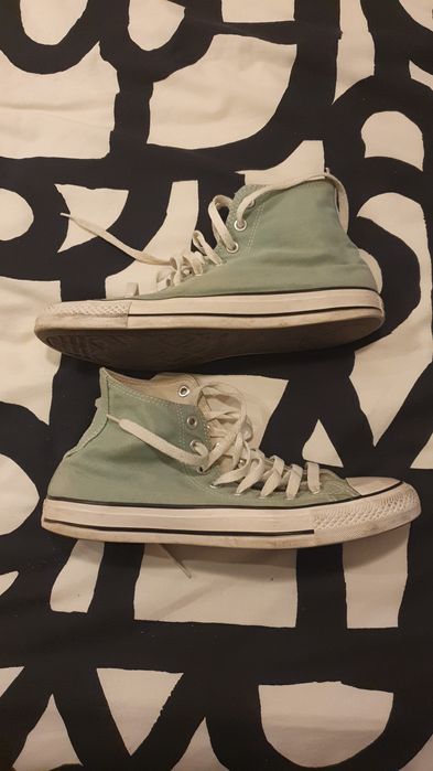 3 pares de ténis Converse e Adidas