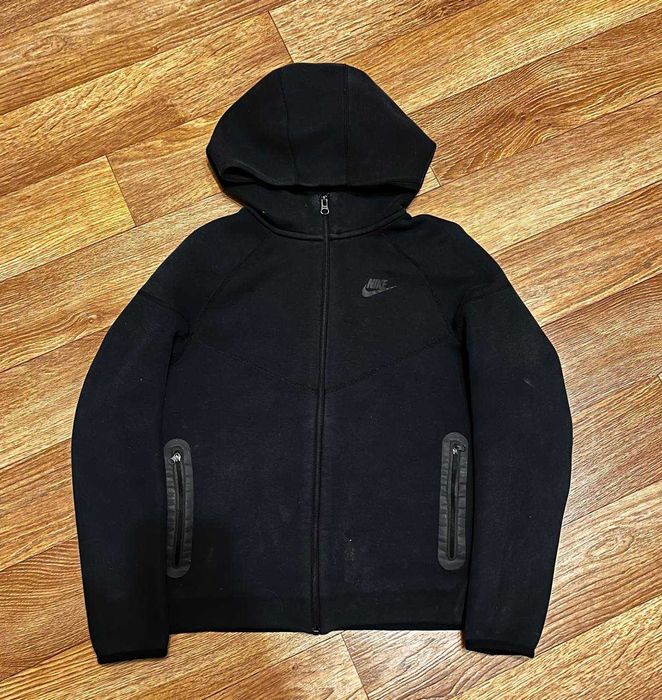 Nike tech fleece S-M (fact size)