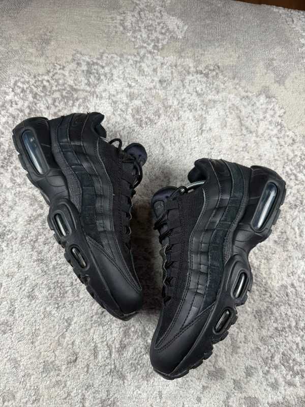 NikeAirMax95EssentialTripleBlack r.44