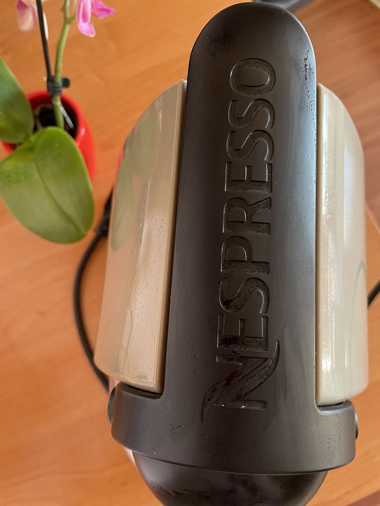 Продам кофемашину капсульну Nespresso