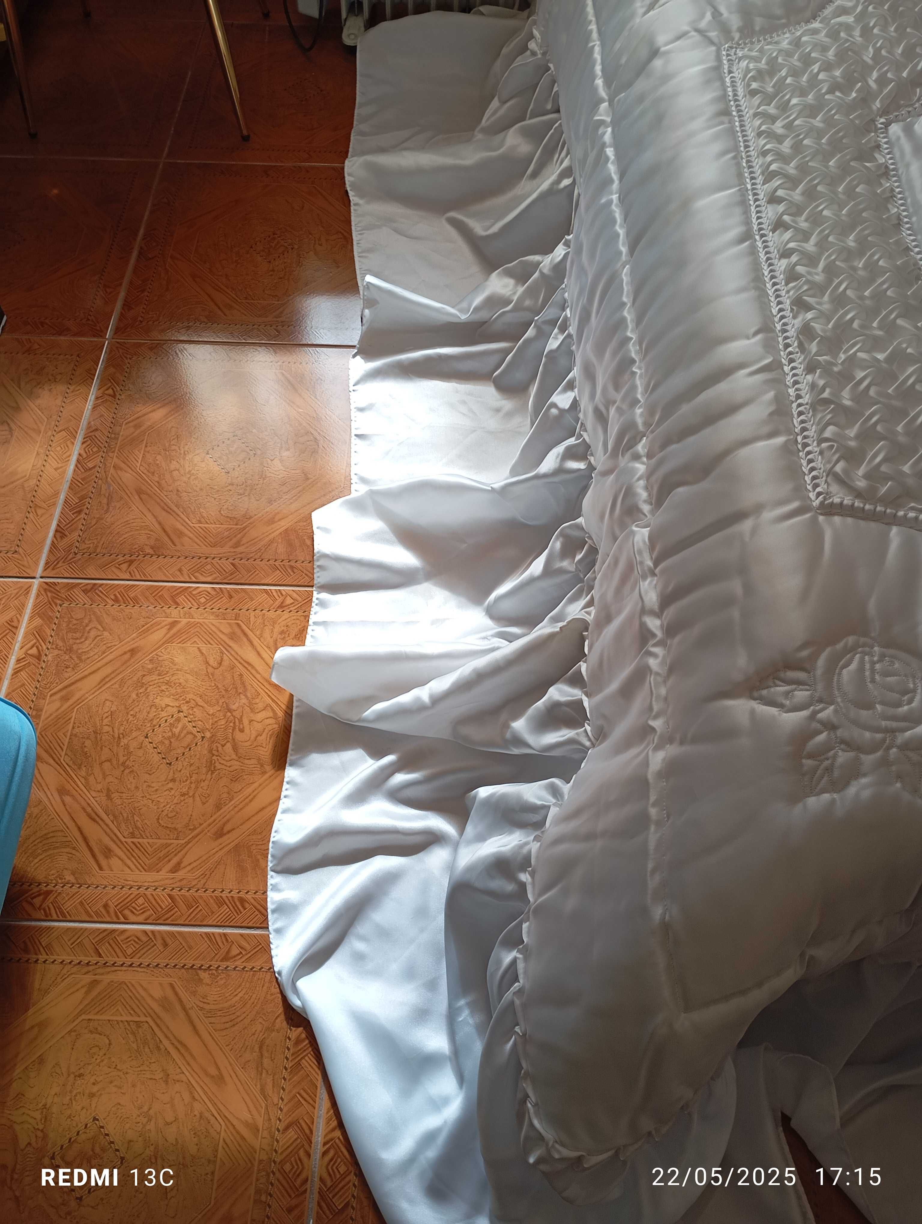 Colcha em cetim para cama de casal