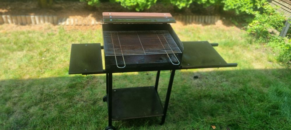 Grill ogrodowy solidny