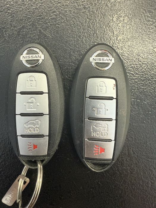 Продам оригінальні ключі Nissan