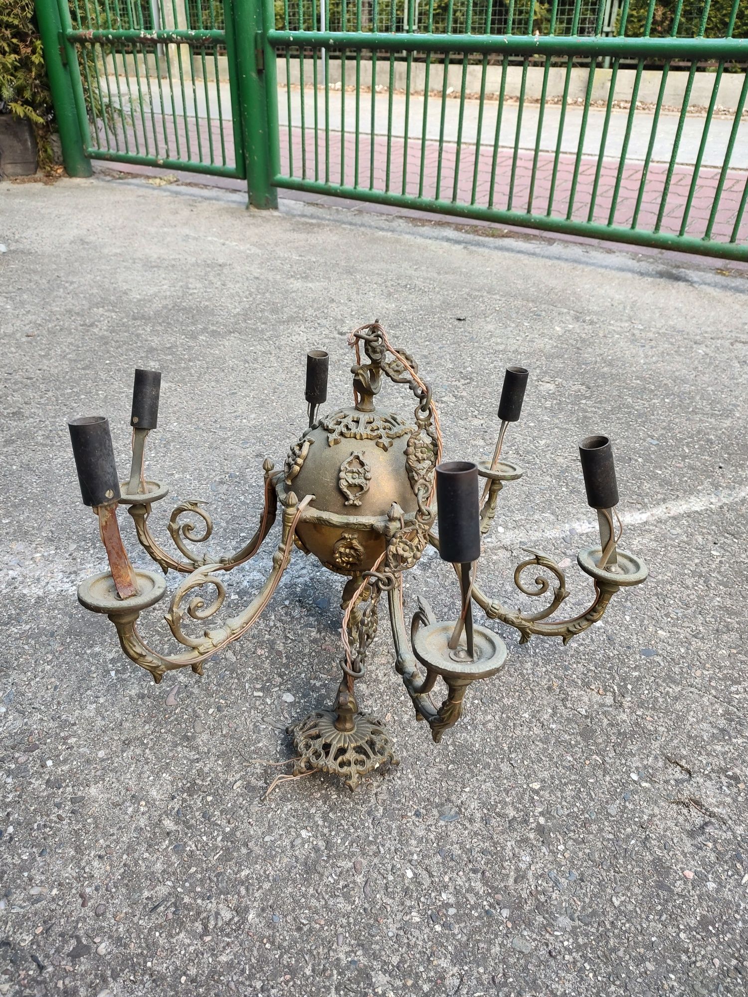 Mosiężny żyrandol 6 ramienny