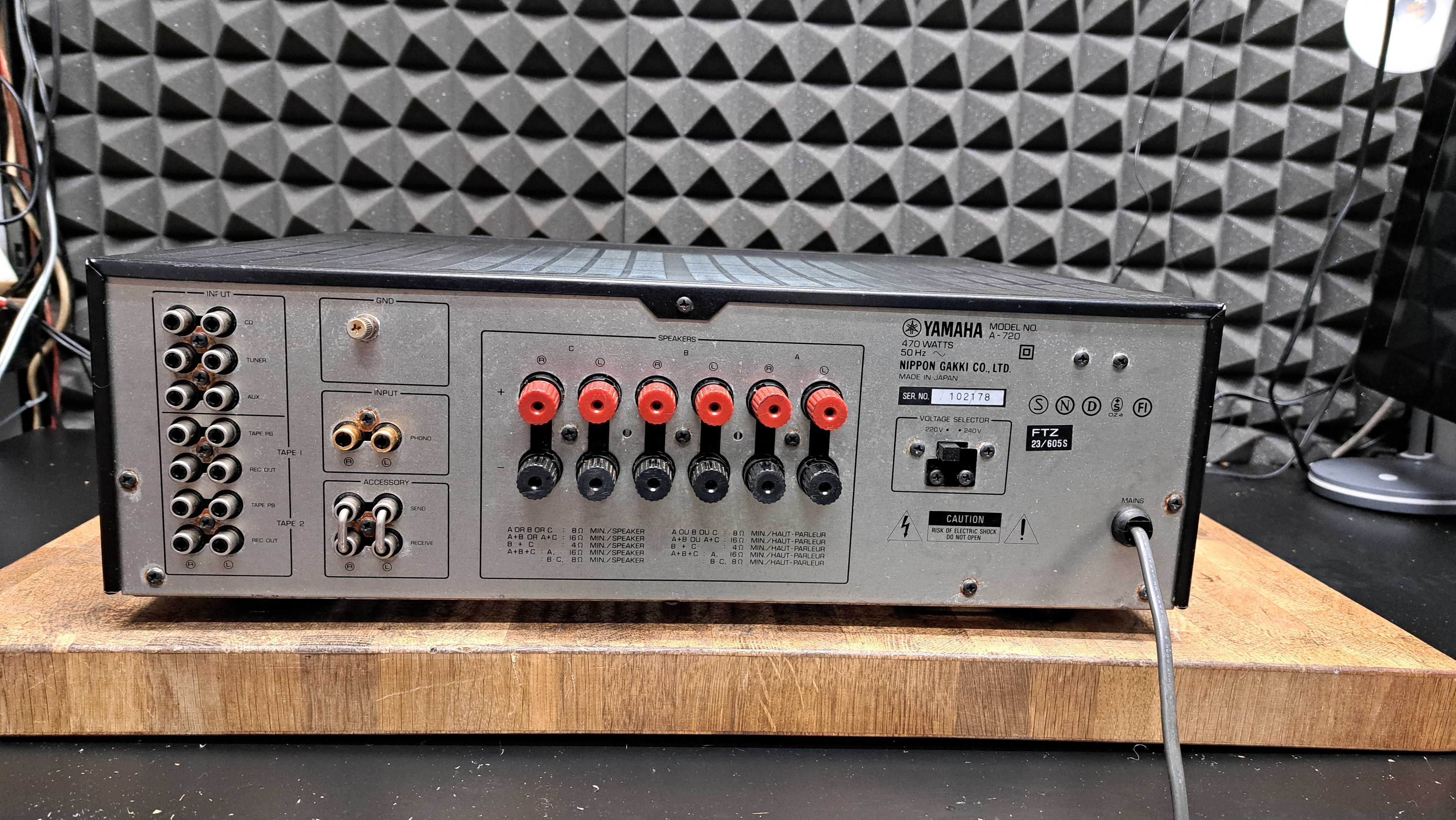 Wzmacniacz Yamaha A-720