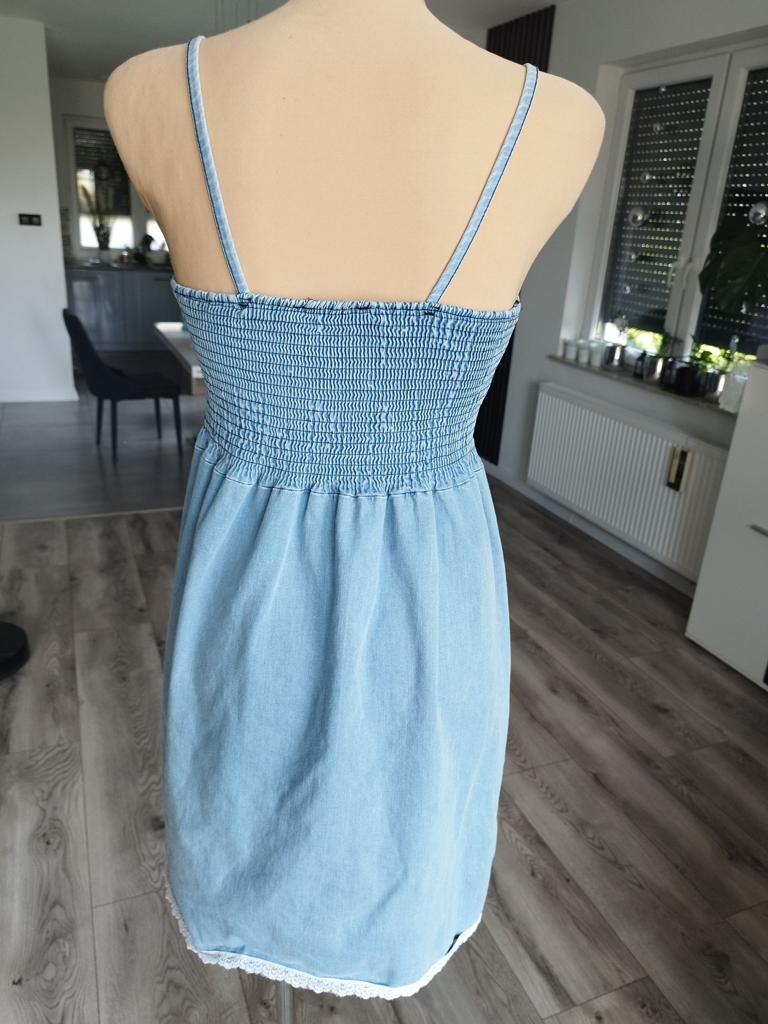 R.M miękki jeans sukienka na ramiączkach wykończona koronką