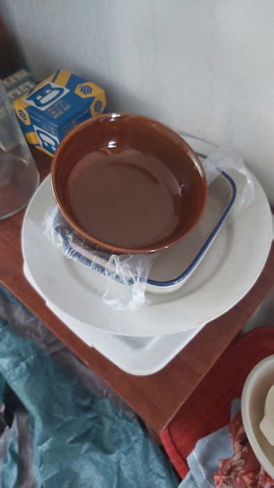 Szklanki ,filiżanki , miski ,dzbanki