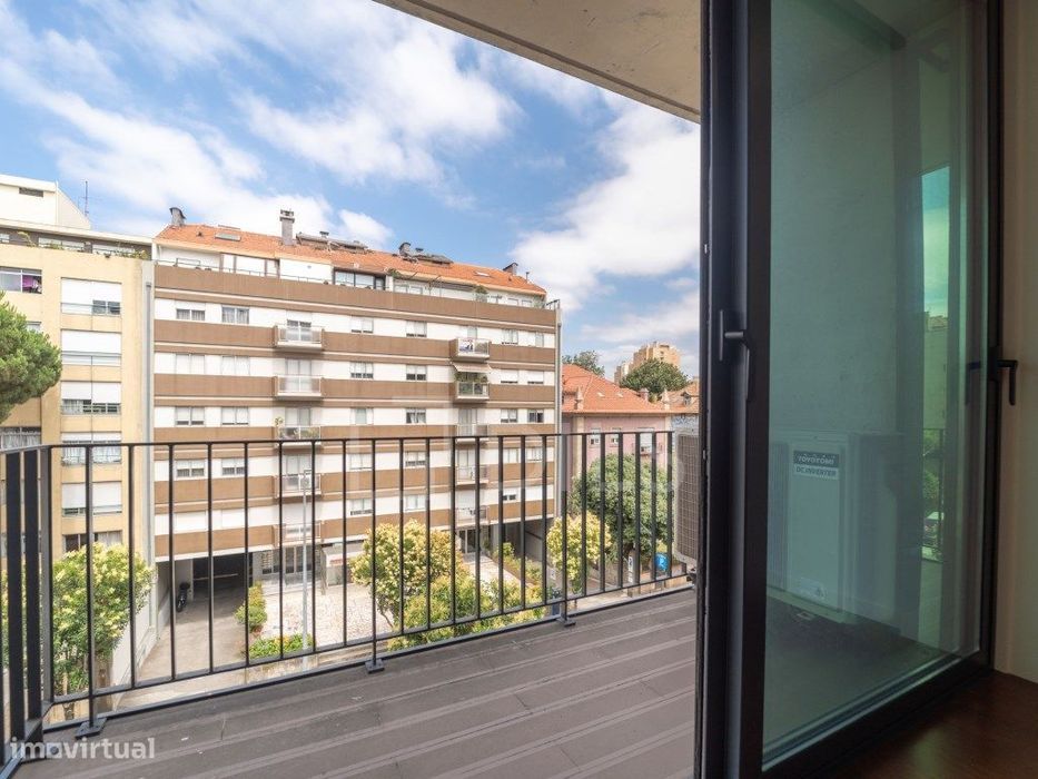 Apartamento T1 com varanda - Novo - Casa da Musica - Rotunda Boavista