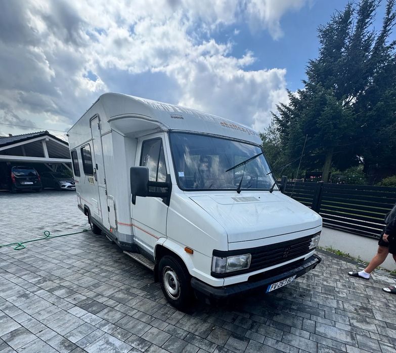 Peugeot boxer kamper  Challenger półintegra Stan BDB