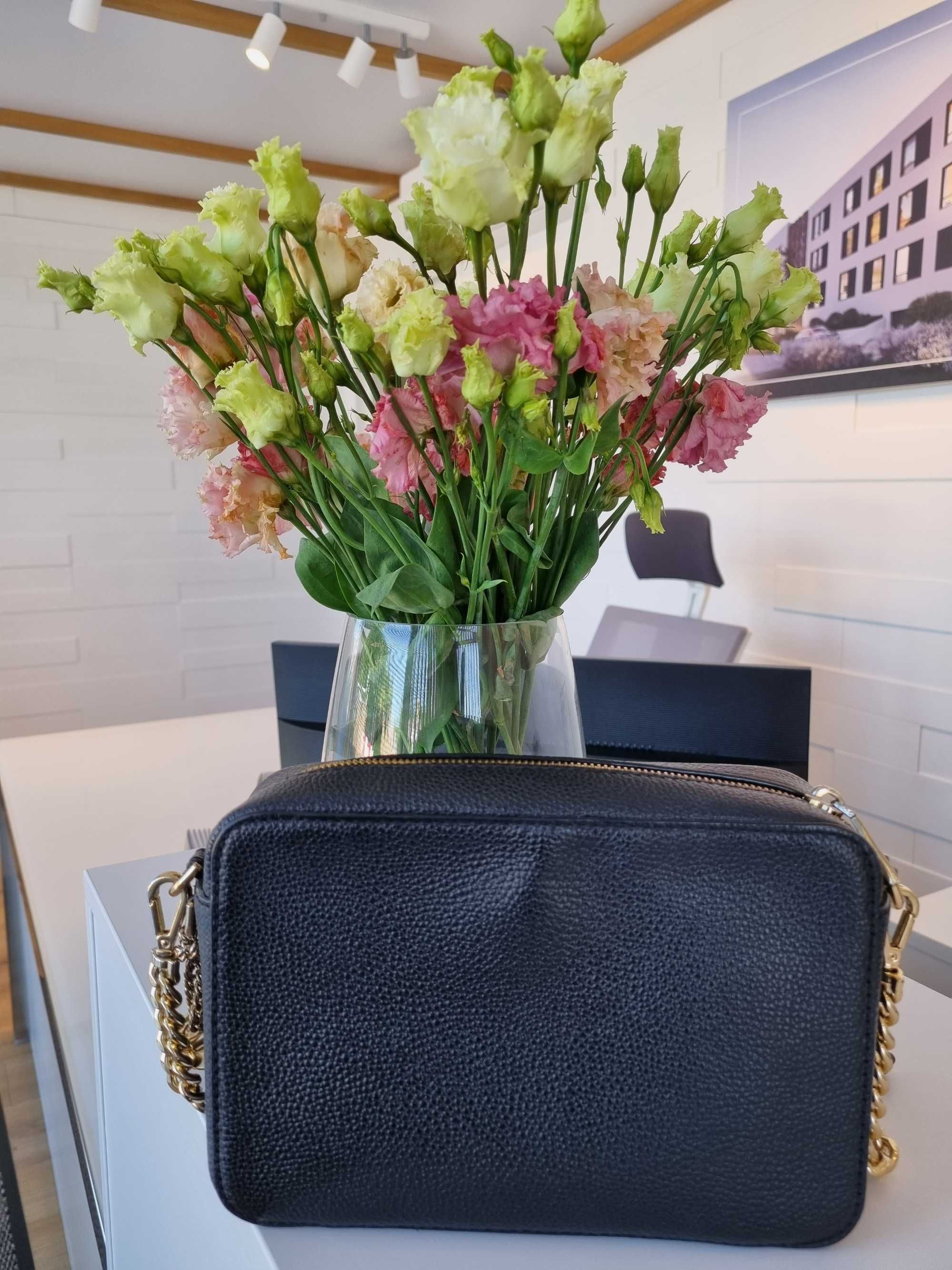 Michael Kors - czarna torebka w złote gwiazdki - skóra naturalna
