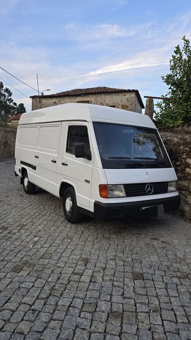 Mercedes MB 100D