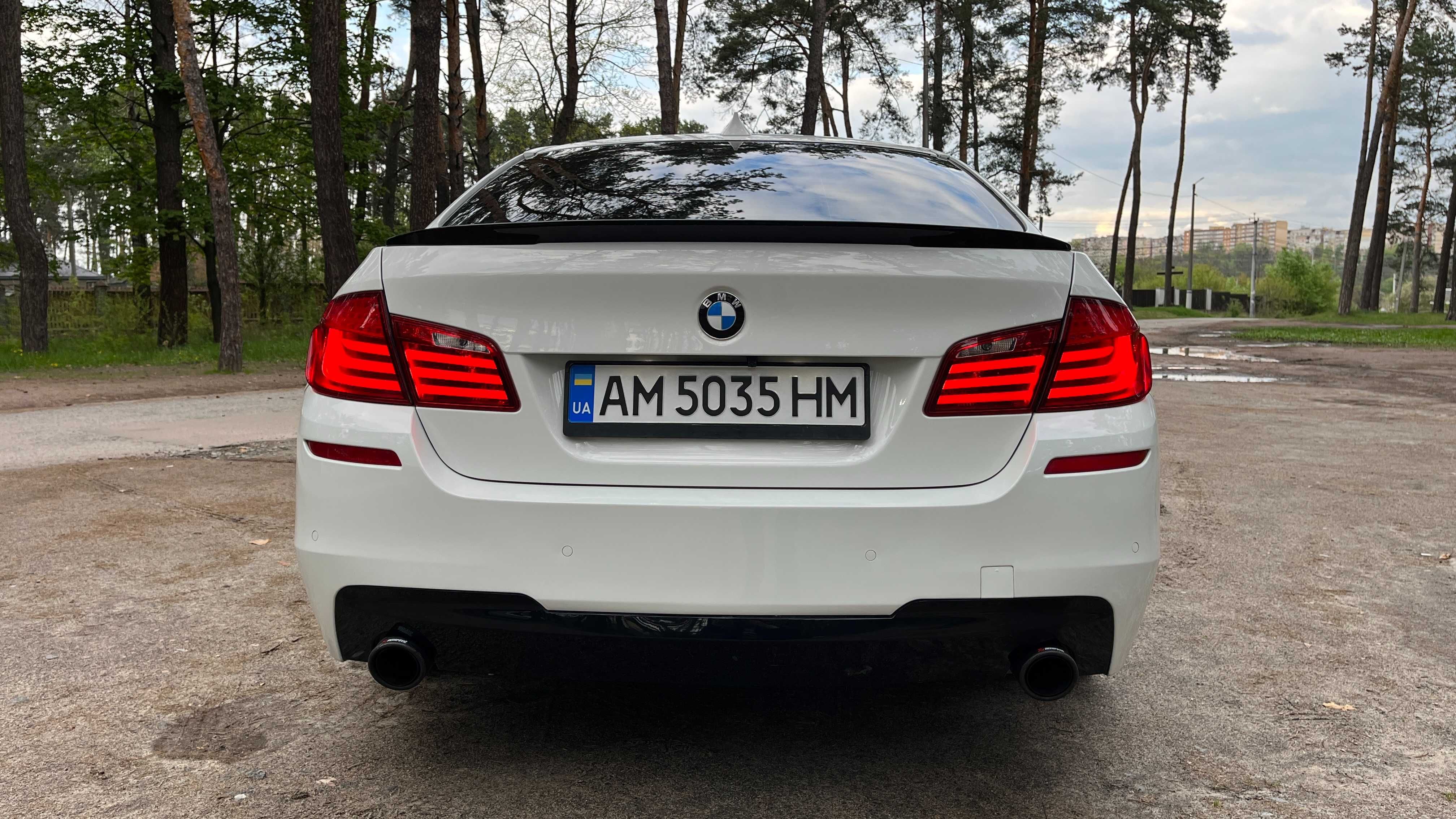 BMW 5 Series 2012 F10 535i (306 к.с.)